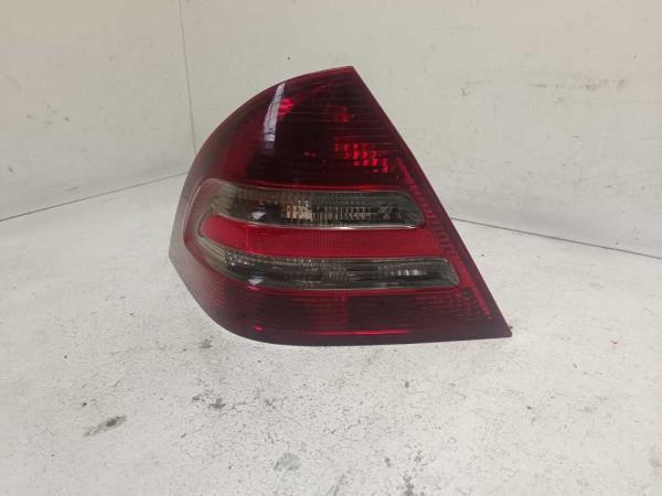 FEU ARRIERE GAUCHE MERCEDES CLASSE C W203 2004-2007 - Vue 1